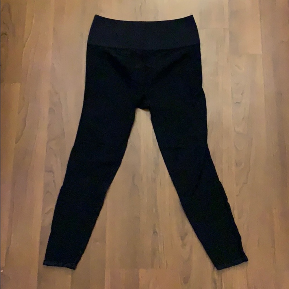 Fabletics black leggings, butt lift calf holes